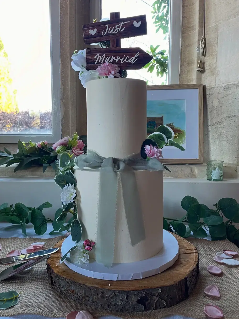 Bespoke wedding cake by Andrea's Cakes & Bakes